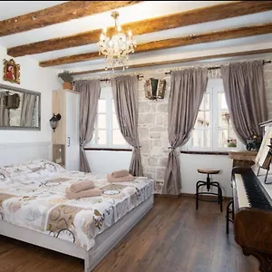 https://domus-maximus.pula-hotels.org