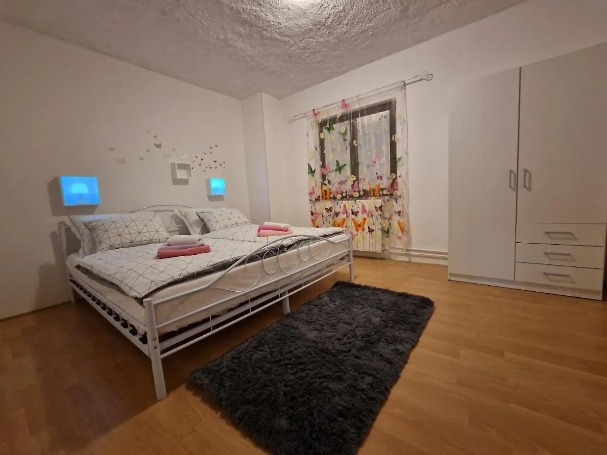 Apartman Sandro Motovun 0*,